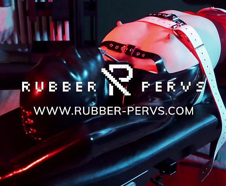 Facesitting on the Restricted Rubber-slave